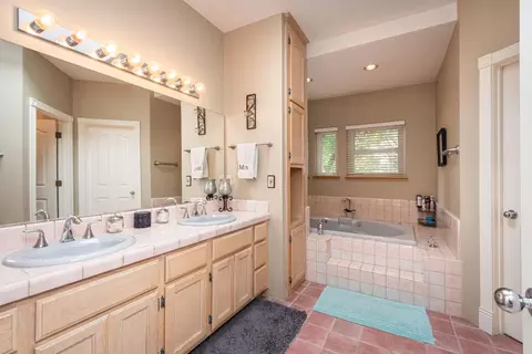 Bath - 841 Oak Crest Cir, Placerville, CA 95667 photo 3 of 3