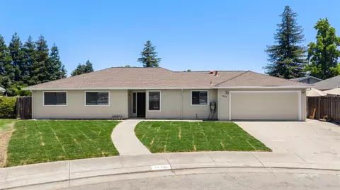1426 Zinfandel Dr, Lodi, CA 95242