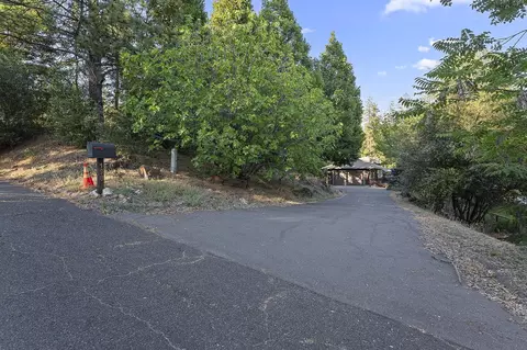 Exterior - 198 Sweetwater Dr, Murphys, CA 95247 photo 3 of 16