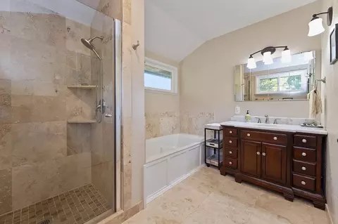 Bath - 198 Sweetwater Dr, Murphys, CA 95247 photo 1 of 2
