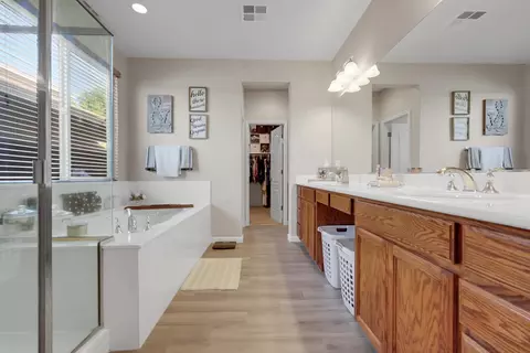 Entry Way - 1984 Greenfield, Turlock, CA 95382 photo 3 of 5