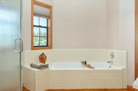 Bath - 1016 Sandalwood Dr, Murphys, CA 95247 photo 3 of 5