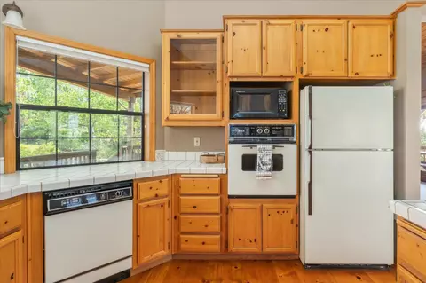 Kitchen - 1016 Sandalwood Dr, Murphys, CA 95247 photo 2 of 3