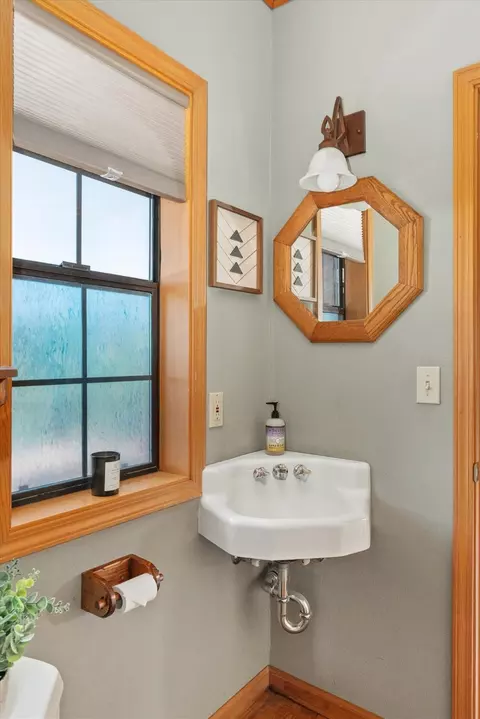 Bath - 1016 Sandalwood Dr, Murphys, CA 95247 photo 4 of 5