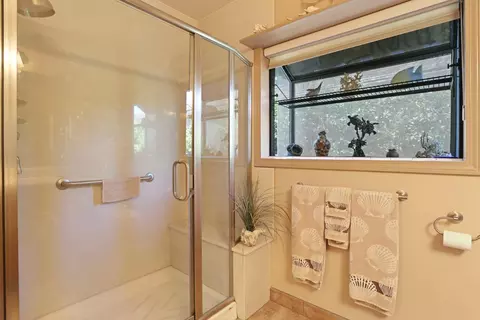 Bath - 1419 Holly Dr, Lodi, CA 95242 photo 2 of 2