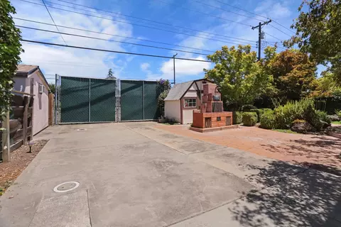Exterior - 1419 Holly Dr, Lodi, CA 95242 photo 11 of 14