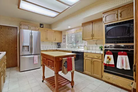 Kitchen - 1419 Holly Dr, Lodi, CA 95242 photo 1 of 5