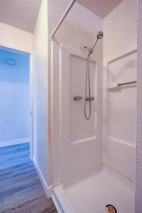 Bath - 311 Charles Ave, Manteca, CA 95336 photo 2 of 4