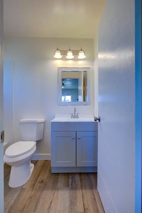 Bath - 311 Charles Ave, Manteca, CA 95336 photo 3 of 4