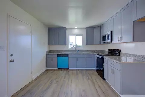 Kitchen - 311 Charles Ave, Manteca, CA 95336 photo 2 of 3