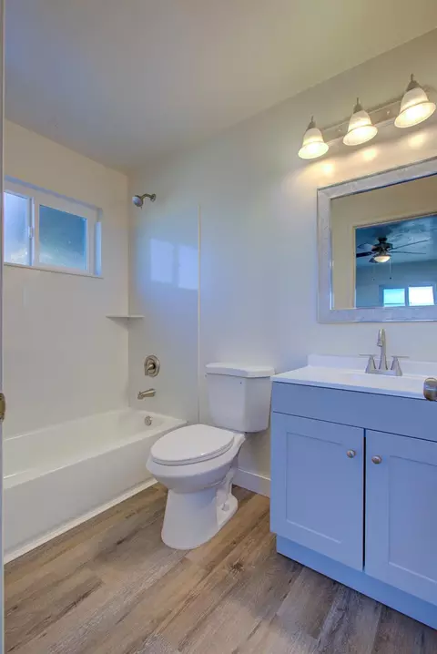 Bath - 311 Charles Ave, Manteca, CA 95336 photo 4 of 4