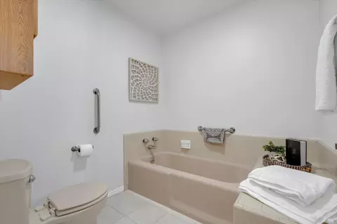 Bath - 221 Granada Way, Tracy, CA 95376 photo 2 of 5