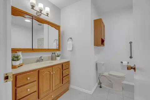 Bath - 221 Granada Way, Tracy, CA 95376 photo 1 of 5
