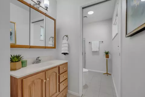 Bath - 221 Granada Way, Tracy, CA 95376 photo 3 of 5