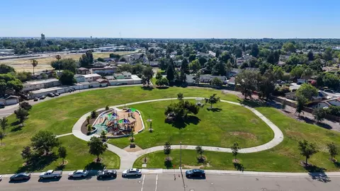 View/Area - 791 Chestnut Ave, Tracy, CA 95376 photo 3 of 5