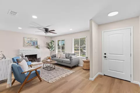 Entry Way - 791 Chestnut Ave, Tracy, CA 95376 photo 2 of 3