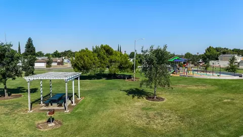 View/Area - 791 Chestnut Ave, Tracy, CA 95376 photo 4 of 5