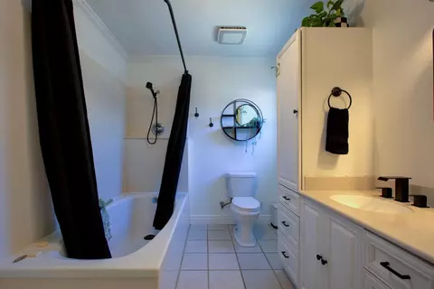 Bath - 2468 6th St, Hughson, CA 95326 photo 3 of 3
