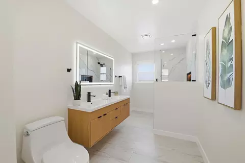 Bath - 27566 E 12th St, Hayward, CA 94544 photo 3 of 3
