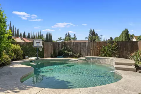 Exterior - 4201 Encore Ln, Modesto, CA 95357 photo 10 of 11