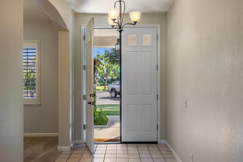 Entry Way - 4201 Encore Ln, Modesto, CA 95357 photo 2 of 15