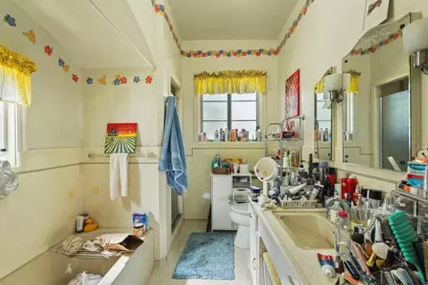 Bath - 149 S Orange Ave, Lodi, CA 95240 photo 2 of 3