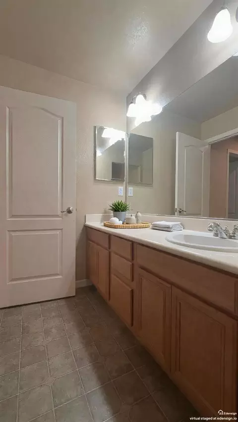 Bath - 16621 Victorian Trl, Lathrop, CA 95330 photo 3 of 3