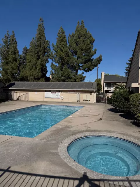 Exterior - 2401 Eilers Ln #703, Lodi, CA 95242 photo 4 of 5