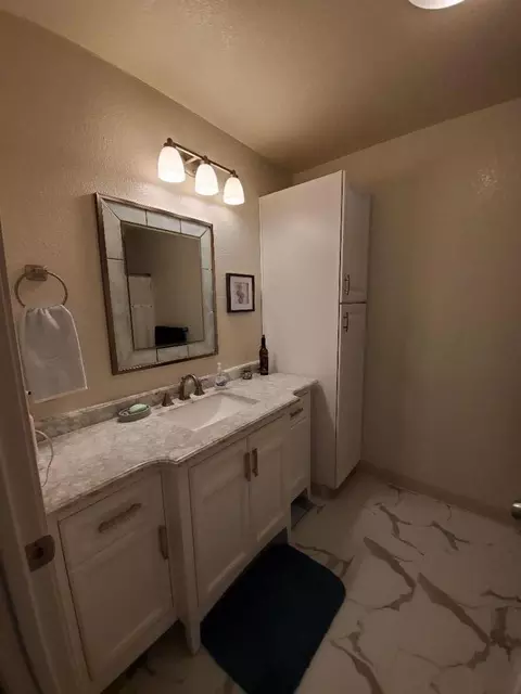 Bath - 2401 Eilers Ln #703, Lodi, CA 95242 photo 1 of 1