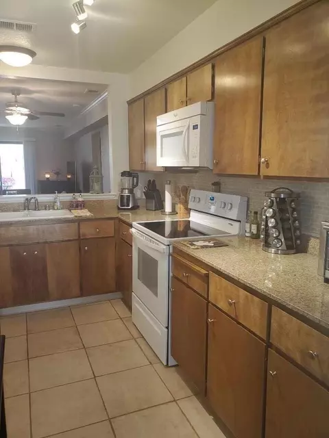 Kitchen - 2401 Eilers Ln #703, Lodi, CA 95242 photo 3 of 3