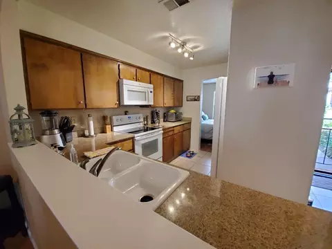 Kitchen - 2401 Eilers Ln #703, Lodi, CA 95242 photo 2 of 3
