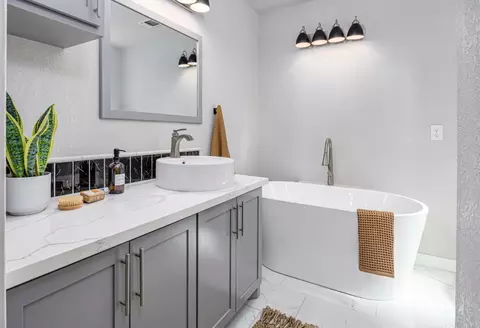 Bath - 4700 Robertson Ave, Carmichael, CA 95608 photo 1 of 5