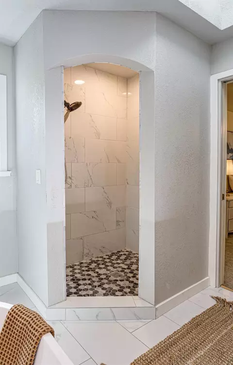 Bath - 4700 Robertson Ave, Carmichael, CA 95608 photo 2 of 5