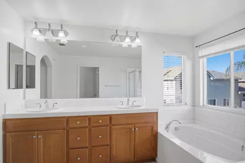 Bath - 3648 Fallview Ave, Ceres, CA 95307 photo 2 of 3
