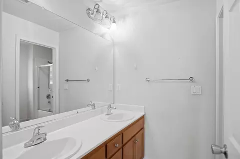 Bath - 3648 Fallview Ave, Ceres, CA 95307 photo 3 of 3