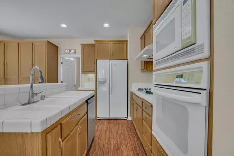 Kitchen - 2160 Iberis Ct, Tracy, CA 95376 photo 1 of 2