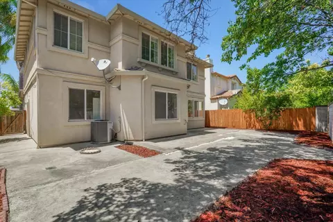 Exterior - 2160 Iberis Ct, Tracy, CA 95376 photo 4 of 4