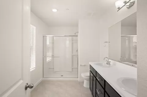 Bath - 313 Sullivan Dr, Merced, CA 95348 photo 3 of 4