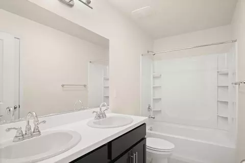 Bath - 313 Sullivan Dr, Merced, CA 95348 photo 2 of 4