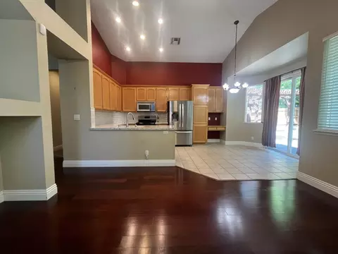 Living - 534 Kilsyth Ct, Folsom, CA 95630 photo 4 of 6