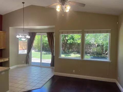 Living - 534 Kilsyth Ct, Folsom, CA 95630 photo 6 of 6