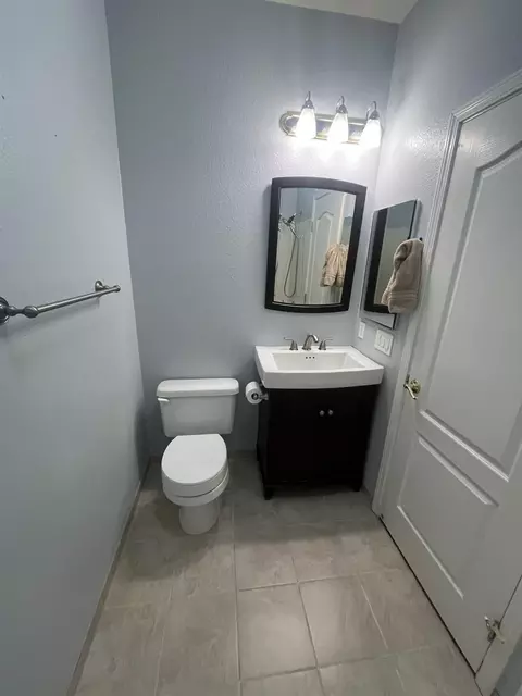 Bath - 534 Kilsyth Ct, Folsom, CA 95630 photo 3 of 4