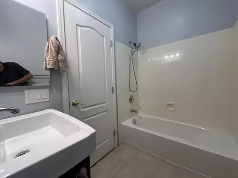 Bath - 534 Kilsyth Ct, Folsom, CA 95630 photo 4 of 4