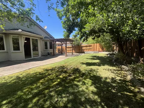 Exterior - 534 Kilsyth Ct, Folsom, CA 95630 photo 5 of 6