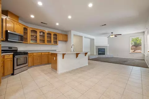 Living - 2052 Licstal Ct, Manteca, CA 95337 photo 5 of 10
