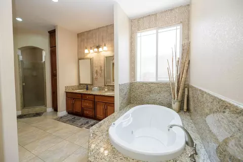 Bath - 1350 Burman Dr, Turlock, CA 95382 photo 3 of 8