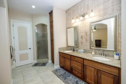 Bath - 1350 Burman Dr, Turlock, CA 95382 photo 4 of 8