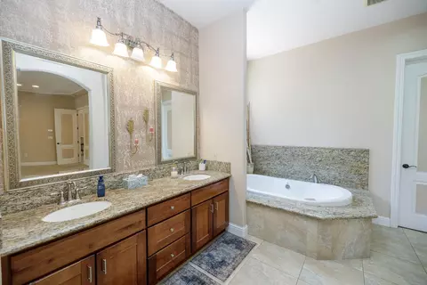 Bath - 1350 Burman Dr, Turlock, CA 95382 photo 2 of 8