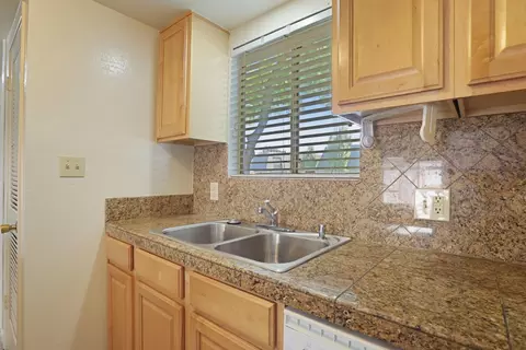 Kitchen - 898 Rutledge Dr, Lodi, CA 95242 photo 4 of 5