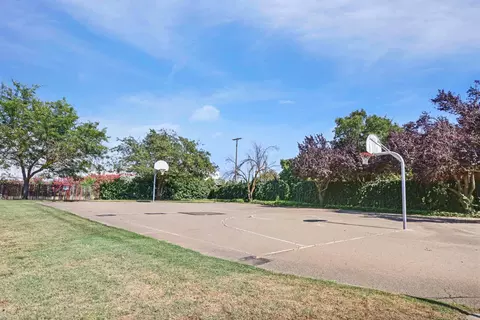 Exterior - 898 Rutledge Dr, Lodi, CA 95242 photo 4 of 5